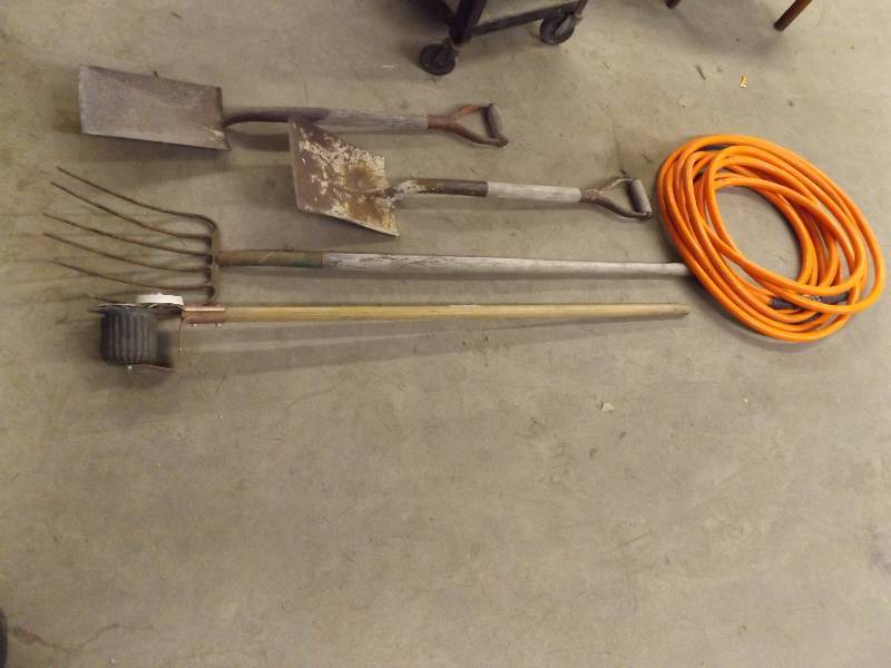 lot 135 image: 2 Shovels, Pitchfork, Hose, Edger