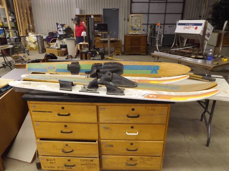 lot 139 image: Water Skis