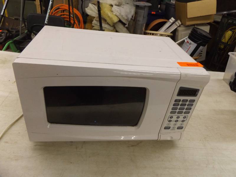 lot 155 image: Microwave Oven - Works