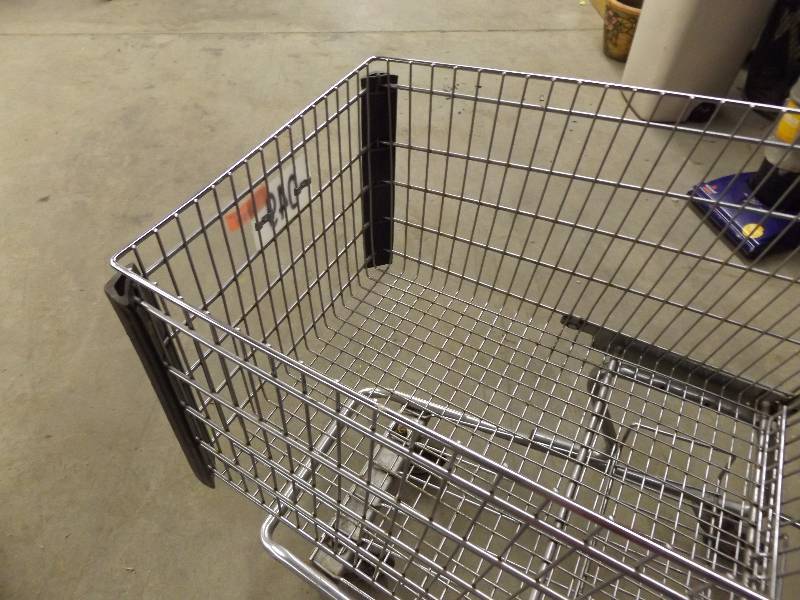 lot 123 image: Shopping Cart
