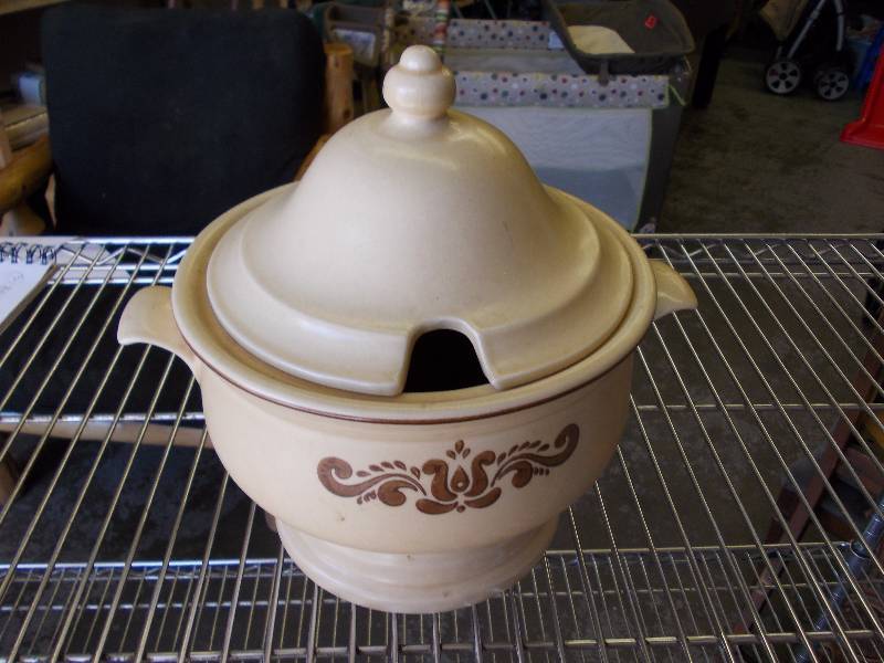 Pfaltzgraff Village Pattern Soup Tureen
