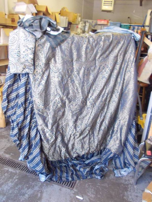 FullQueen Black & Gold Bedspread, 1-Sham, Bed Skirt