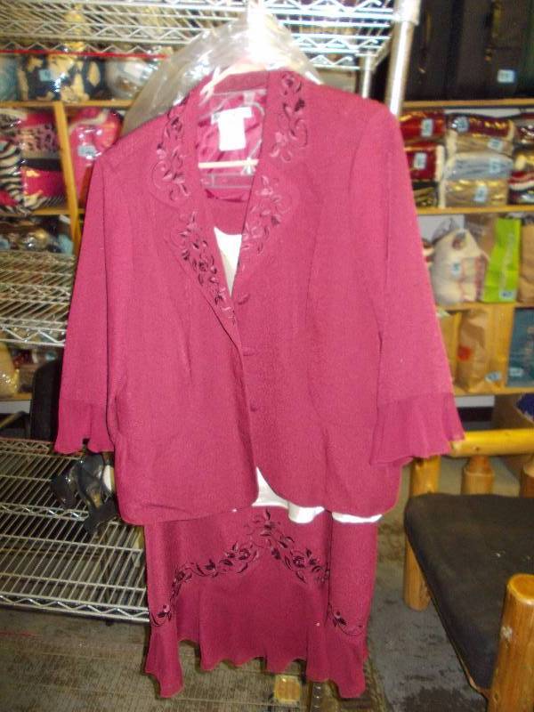 Womens 3-Piece Suit (Skirt, Shell Jacket) Size 18