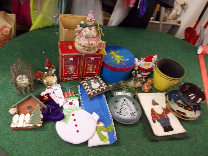 Box Lot Christmas & Seasonal Decor
