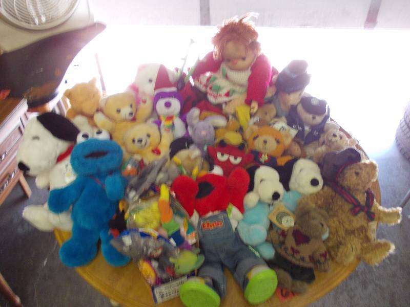 Large Lot Of Stuffed Animals & Toys