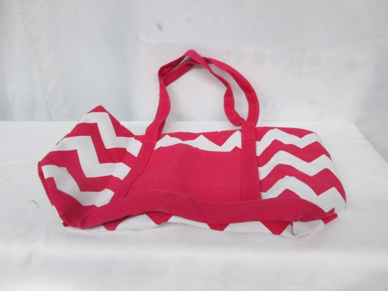 lot 99 image: Pink Tote