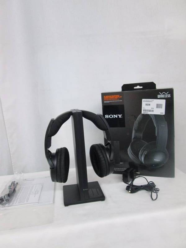 lot 41 image: Sony Noise-Reduction Wireless Headphones