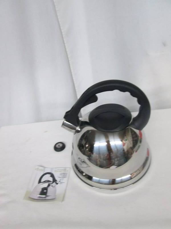 lot 102 image: Epoca Safe-T 3-Qt. Whistling Teakettle
