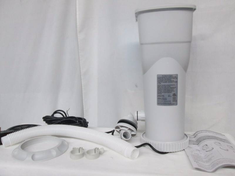 lot 50 image: Summer Escapes 950 GPH Pool Filter Pump System