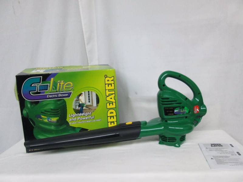 lot 58 image: WeedEater 7.5-Amp Electric Leaf Blower