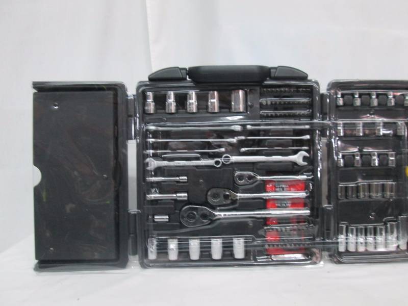 lot 23 image: Stanley 170-pc. SAE Mechanics Tool Set