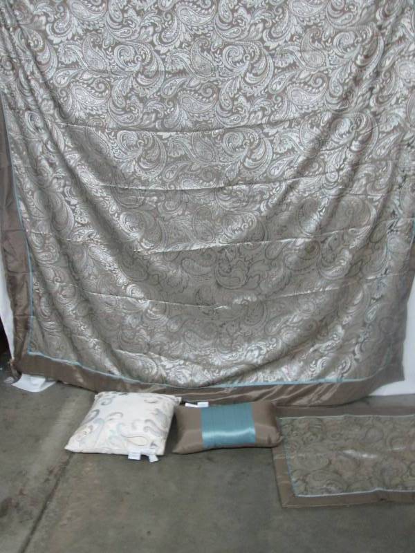 lot 89 image: alcove Quincy 20pc Bedroom Set - Queen