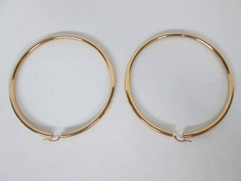 lot 27 image: Select Gold 14K Gold Hoop Earrings