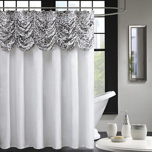 lot 59 image: Safari Snow Leopard Bath Collection