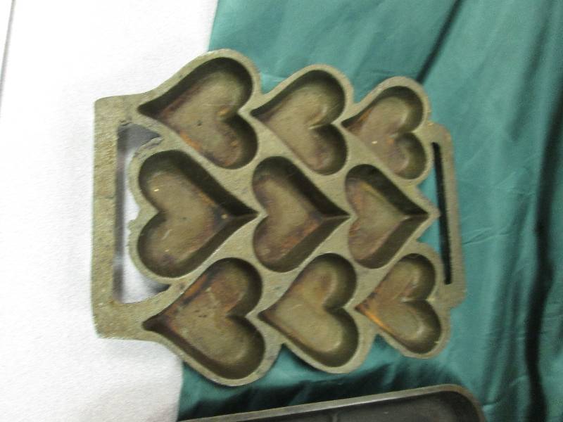 Heart Shaped Cast Iron Baking Mold,...