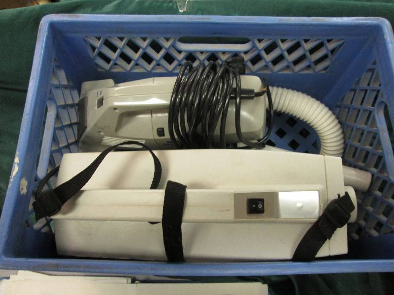 2 Vaccums, Oreck XL, Hoover Brush V...