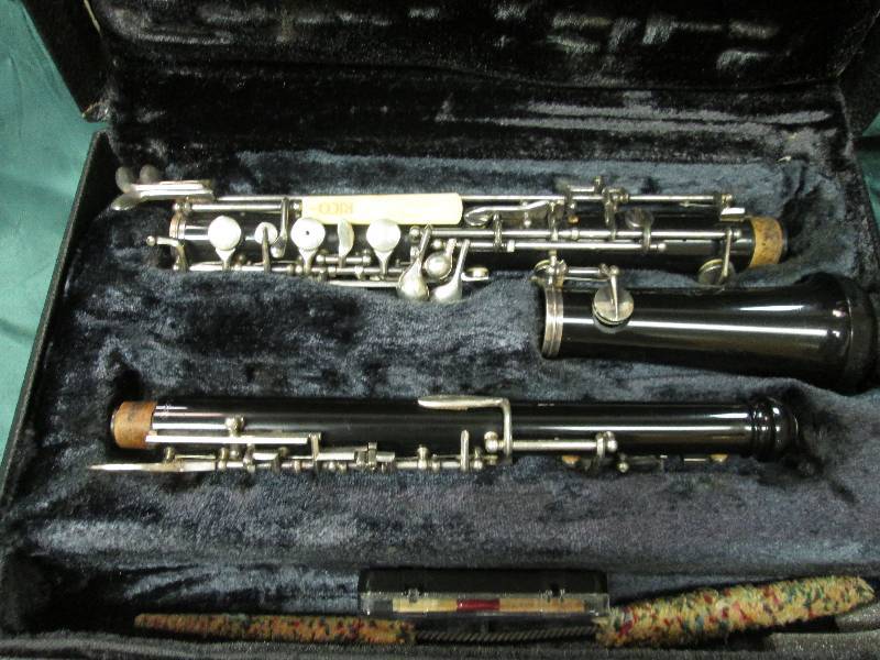 Clarinet W Carring Case...