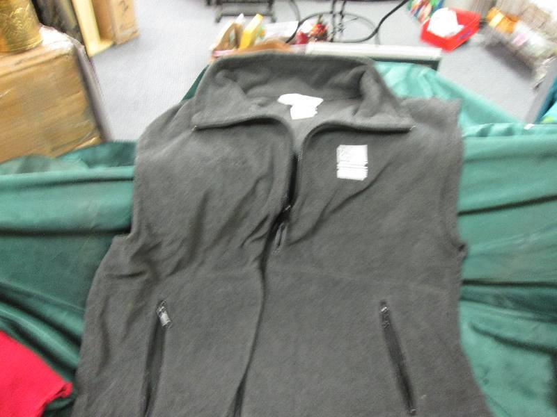 Columbia Xl Cut off Black Sweatshir...