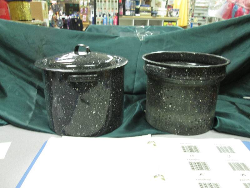 Black Cooking Pot, W Strainer & Li...
