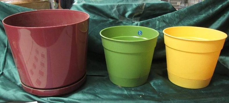 Lot of planters...