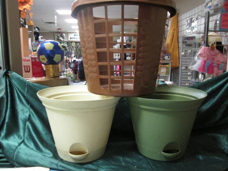 Lot of planters...