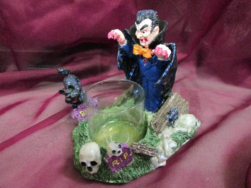 Halloween dcor candle holder vamp...