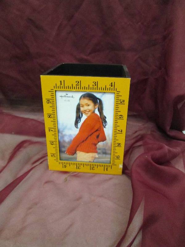 Box that can put pictures on and pu...