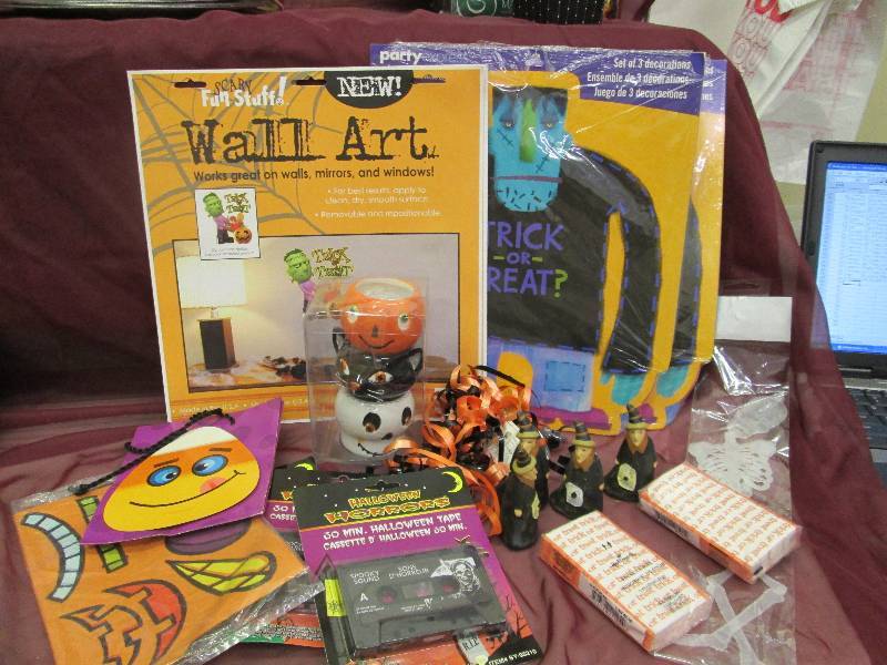 Assortment of Halloween items...