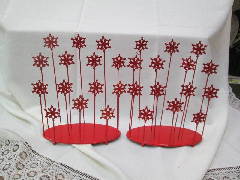 Qty 2 red snow flakes stand to hold...