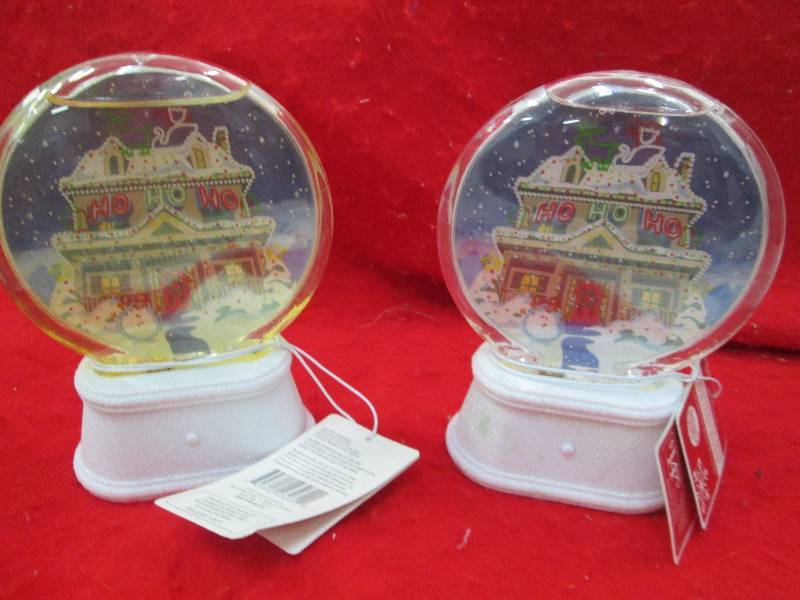 Qty 2 Dancing lights holiday house...