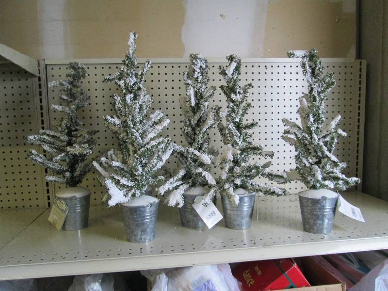 Qty 6 Mitford tree Sapin Mitford...