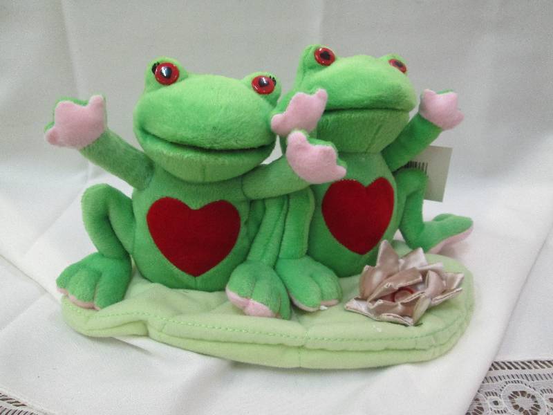 Kissing couple   Frogs...