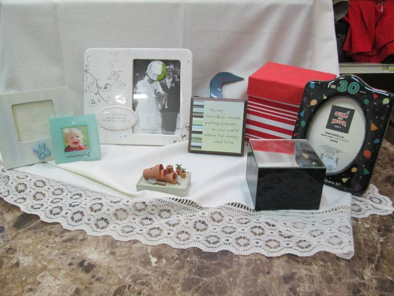 Picture frames, 25 Adversary pictur...