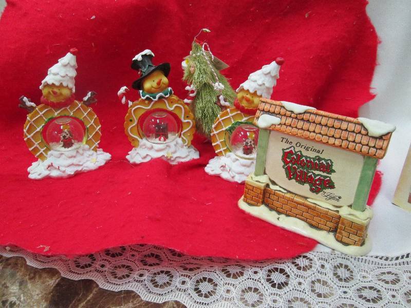 little snow globes, sign that say t...