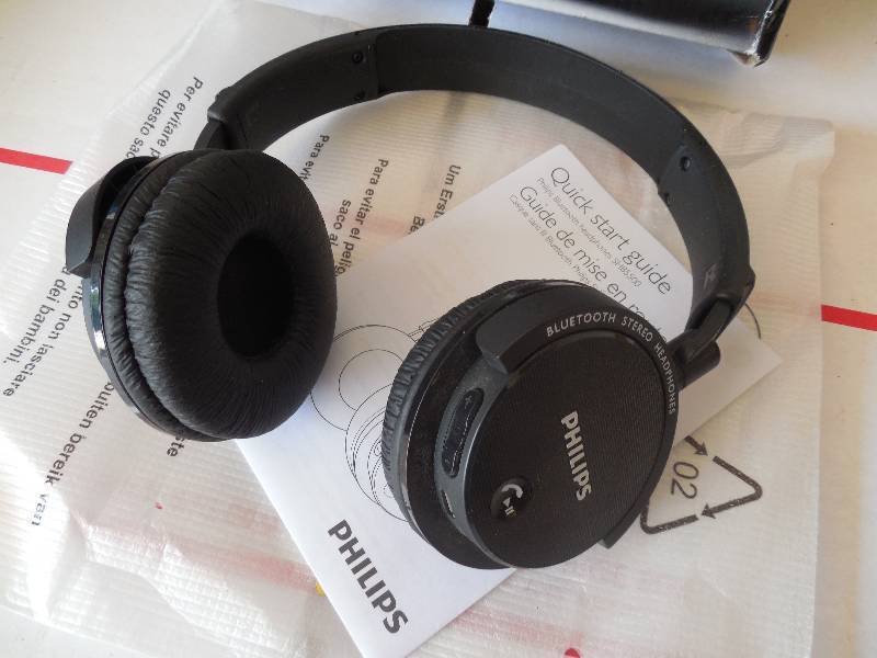 lot 6 image: Philips Bluetooth Headband On-the-Ear Headphone - Black