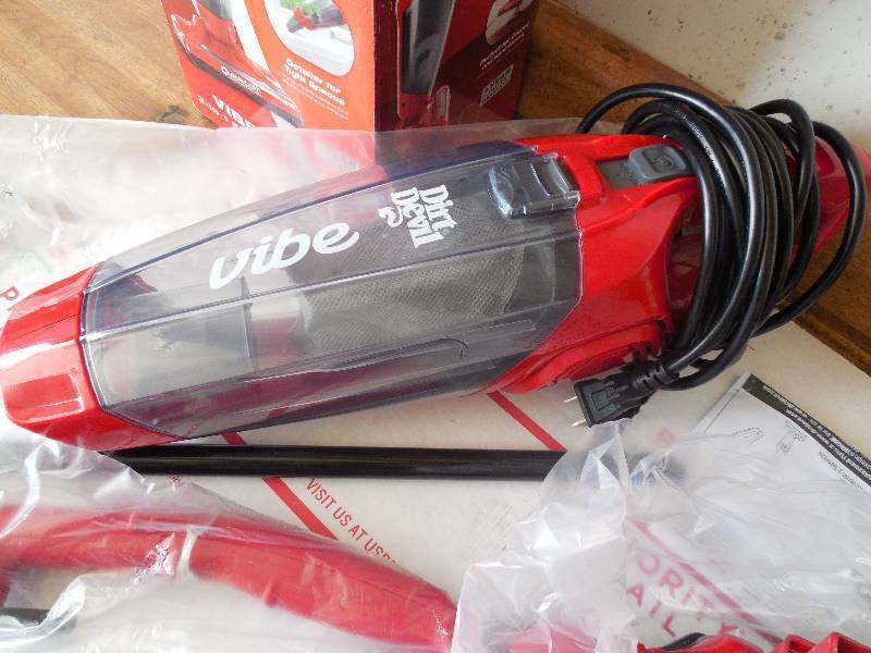 lot 7 image: Dirt Devil Vibe 3-in-1 Corded Bagless Stick Vacuum