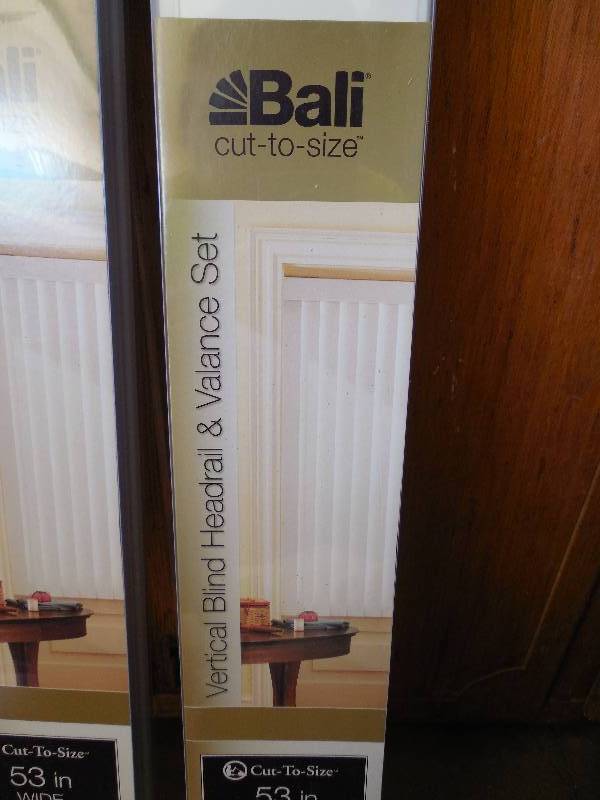 lot 47 image: 3 Vertical Blind Head Rail
