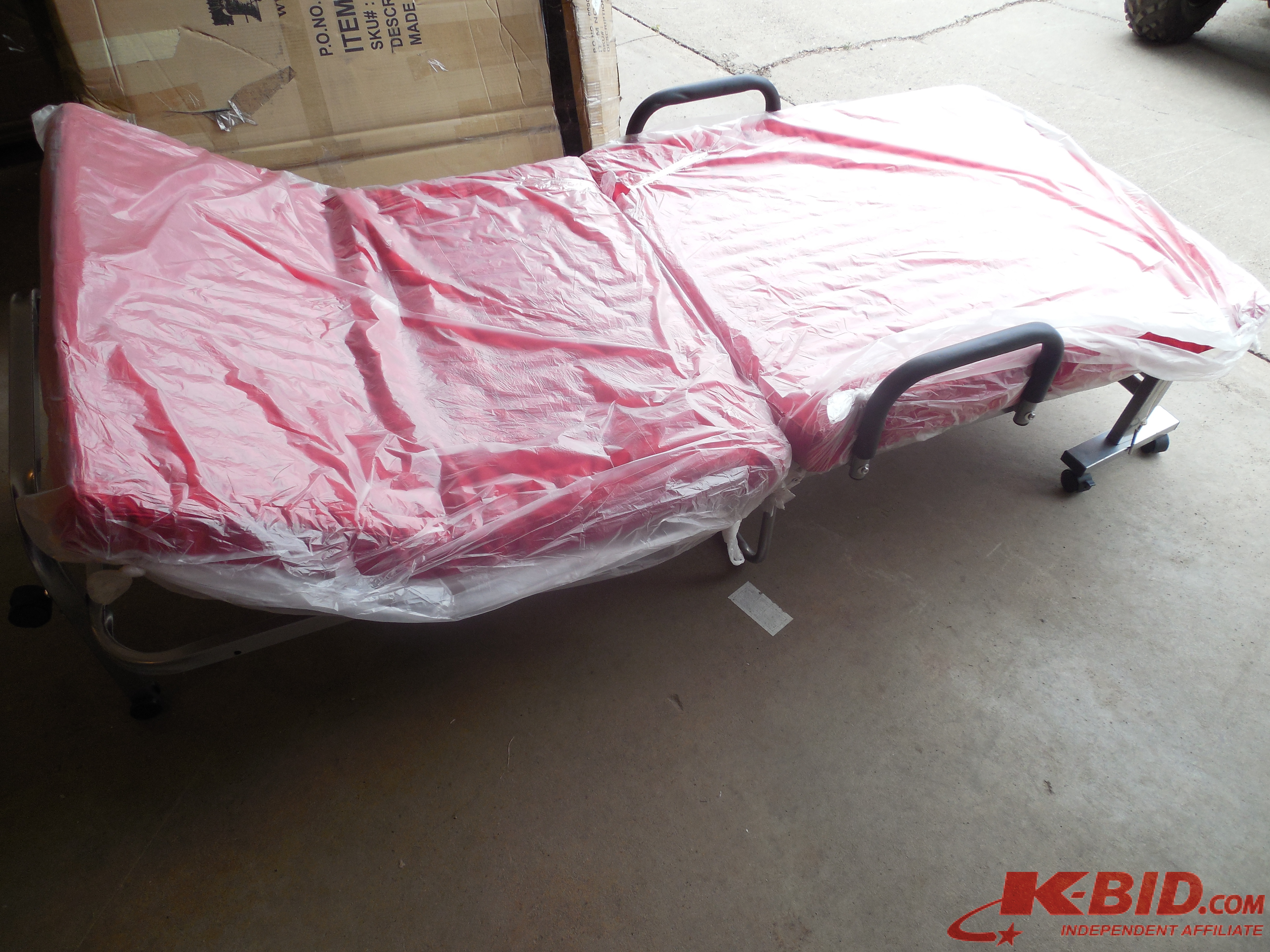 lot 39 image: Compact Folding Rollaway BedLoveseat