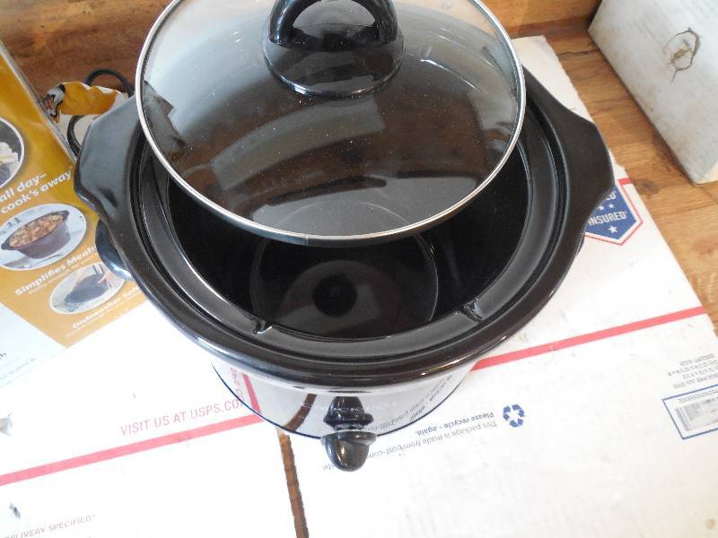 lot 1 image: Crock-Pot Slow Cooker - 2 Qt