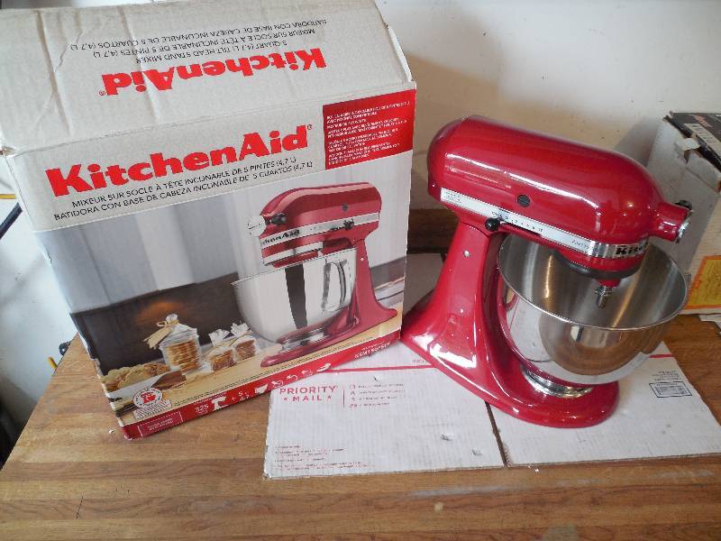 lot 2 image: Kitchen Aid Artisan Series 5-Quart Tilt-Head Stand Mixer