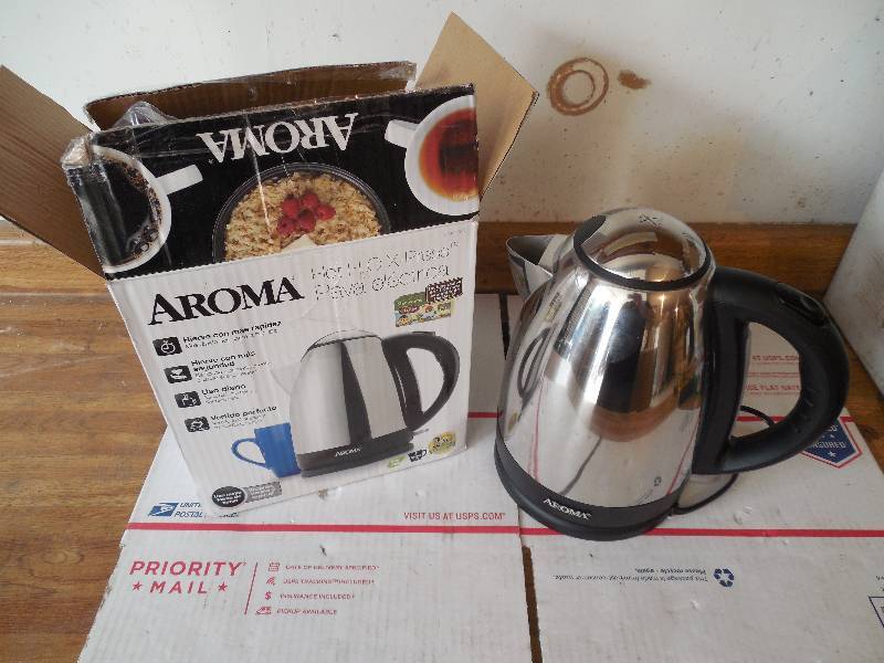 lot 17 image: Aroma 1.7L. Electric Water Kettle