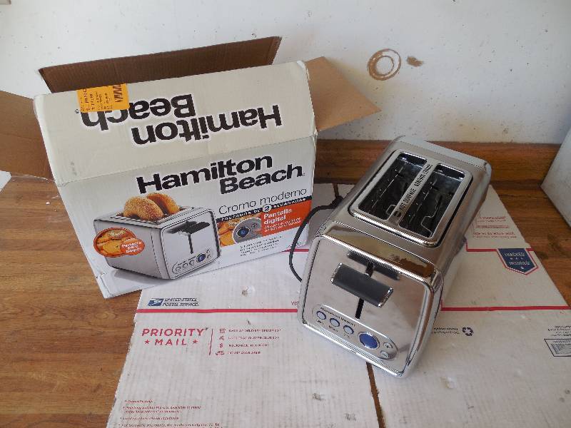 lot 22 image: Hamilton Beach 2-Slice Toaster