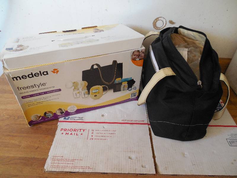 lot 35 image: Medela Freestyle Hands-Free Breastpump