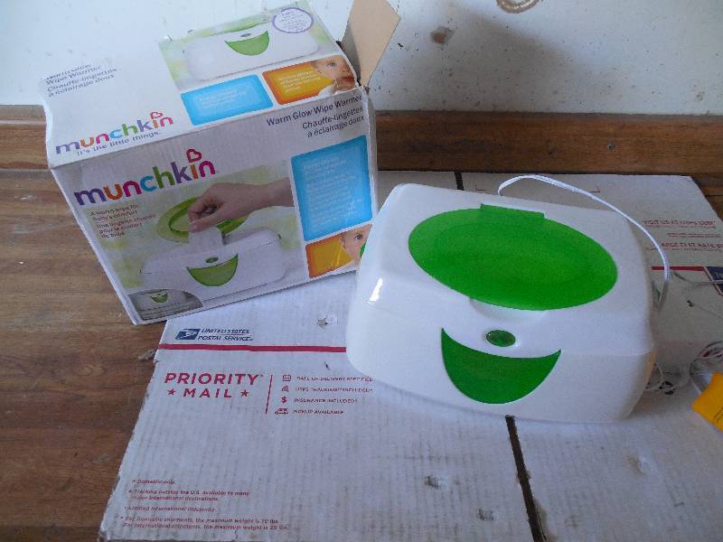 lot 38 image: Munchkin Warm Glow Baby Wipe Warmer