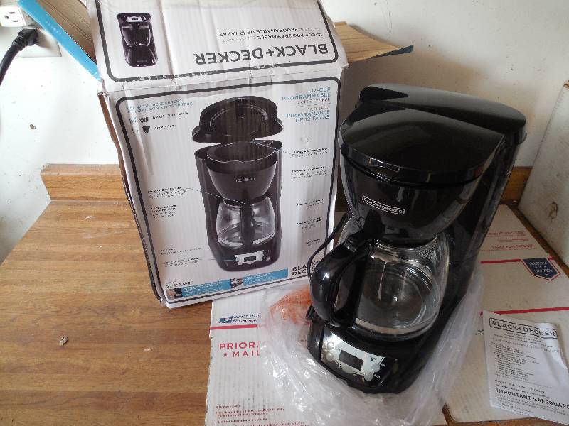 lot 45 image: Black & Decker 12-Cup Programmable Coffeemaker - Black