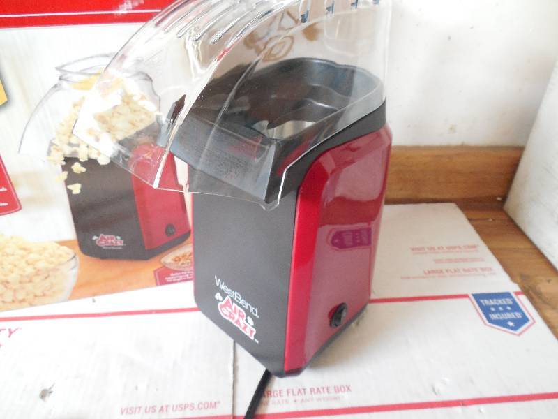 lot 44 image: West Bend Air Crazy Popcorn Maker Machine