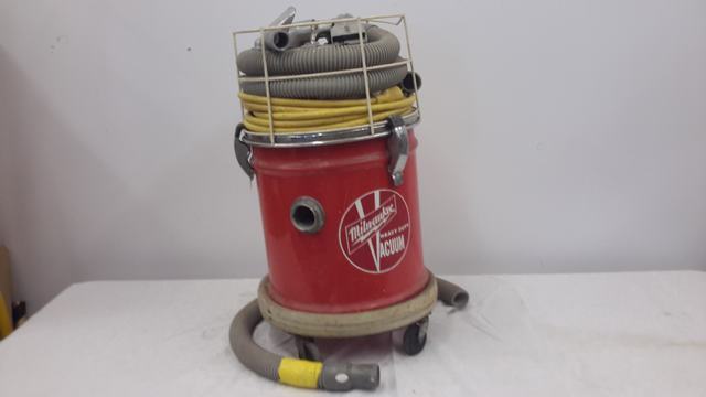 Milwaukee vacuum