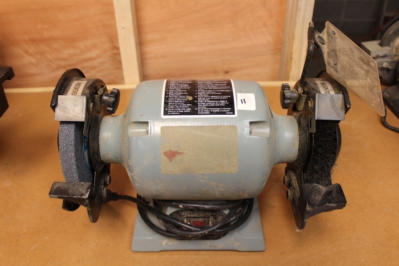 lot 11 image: Bench Grinder