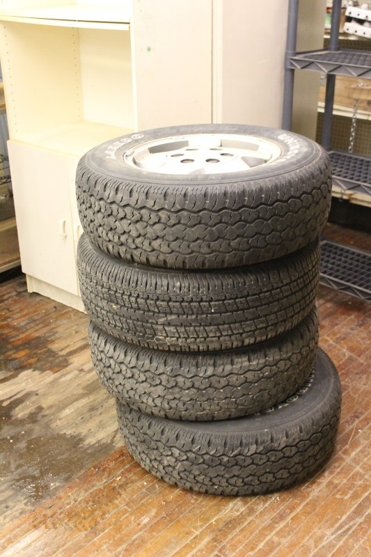 lot 100 image: P223570R16 Tires on Aluminum Rims