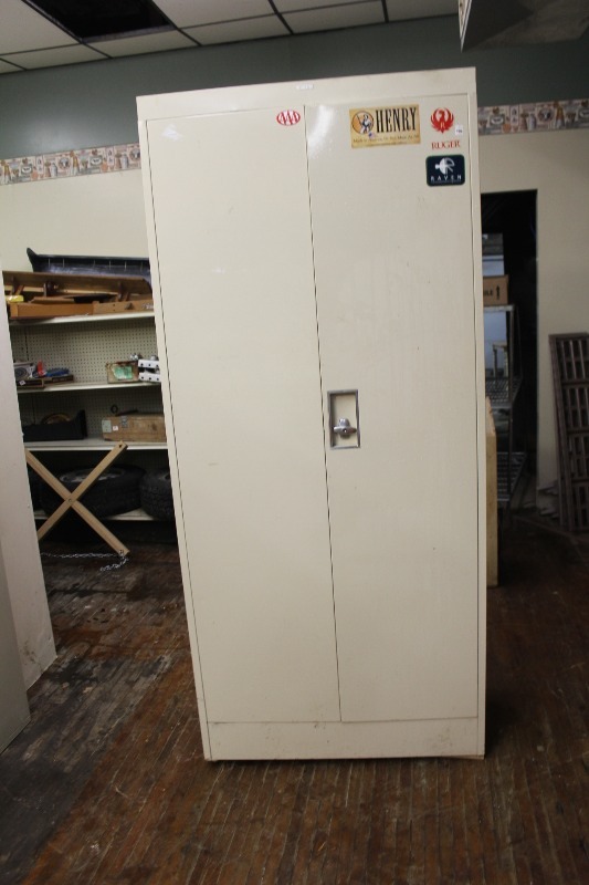 lot 105 image: Metal Shop Cabinet with Doors